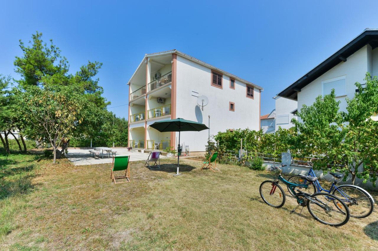 Apartmani Jelena Petrcane Exterior foto